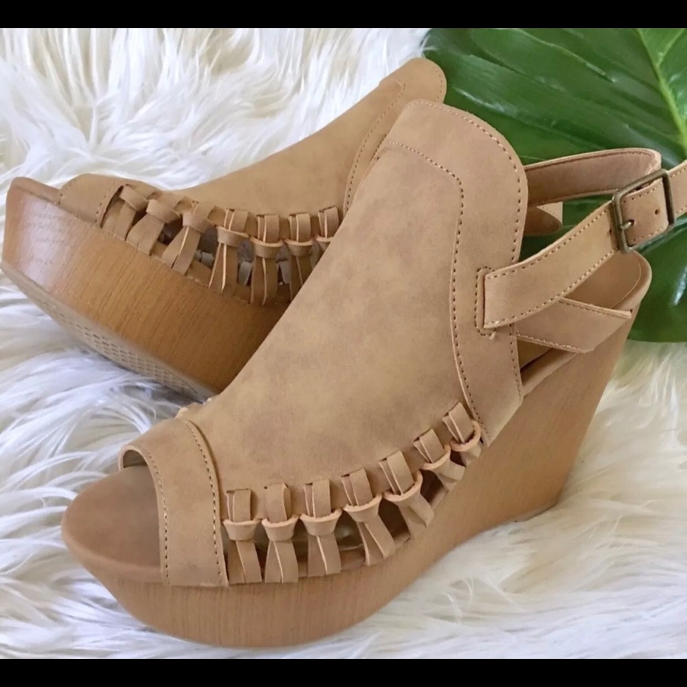 NWT: Tan suede wedges